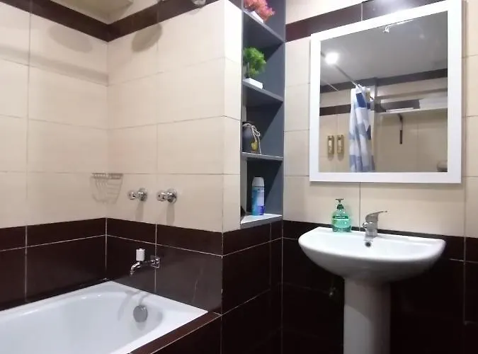 Azur E507 Near Airport, Netflix, Stylish, Cozy With Swimming Pool * Lapu-Lapu City